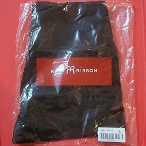 Ruby Ribbon Capri Leggings size L